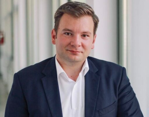 Acestea au fost motivațiile mele, niște valori și niște principii de a exista netrucat în lumea pe care o simțeam tot mai viciată.