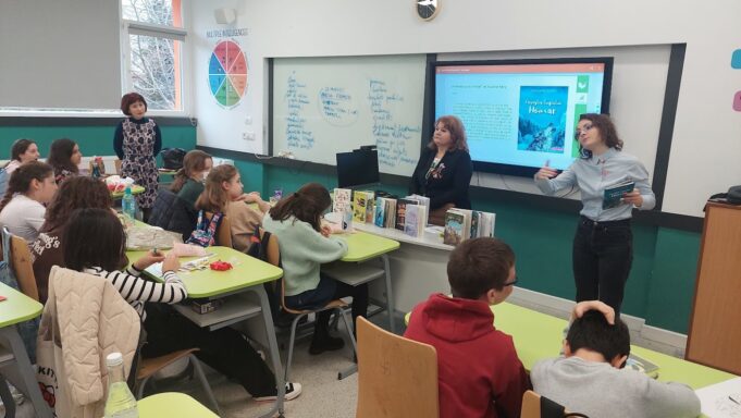 Profesorii aplică metode noi, inovatoare la cursurile de zi cu zi și utilizează tehnologia de câte ori se poate