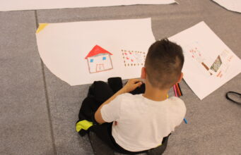 Terapia prin joacă și educația făcută cu blândețe