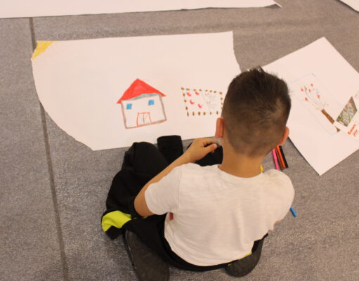 Terapia prin joacă și educația făcută cu blândețe