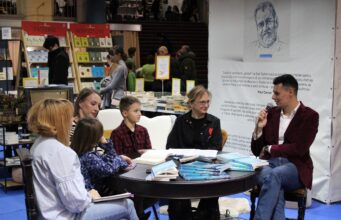 „E ușor să comasezi sau să desființezi o școală, e mai greu să faci educație reală cu copiii.”